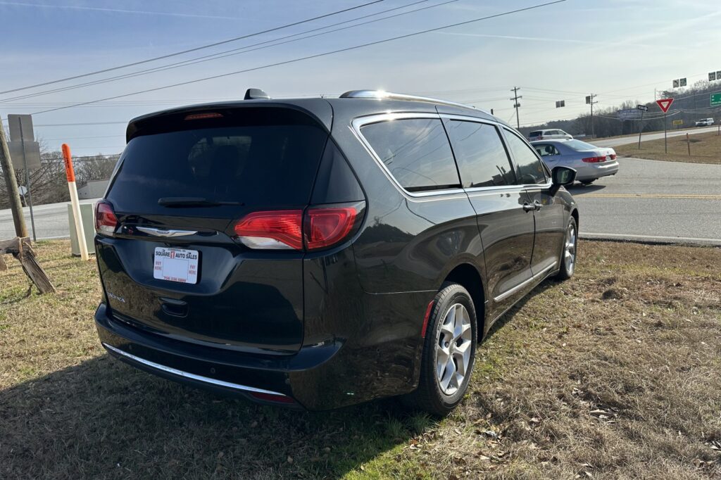 2017 CHRYSLER PACIFICA TOURING L P