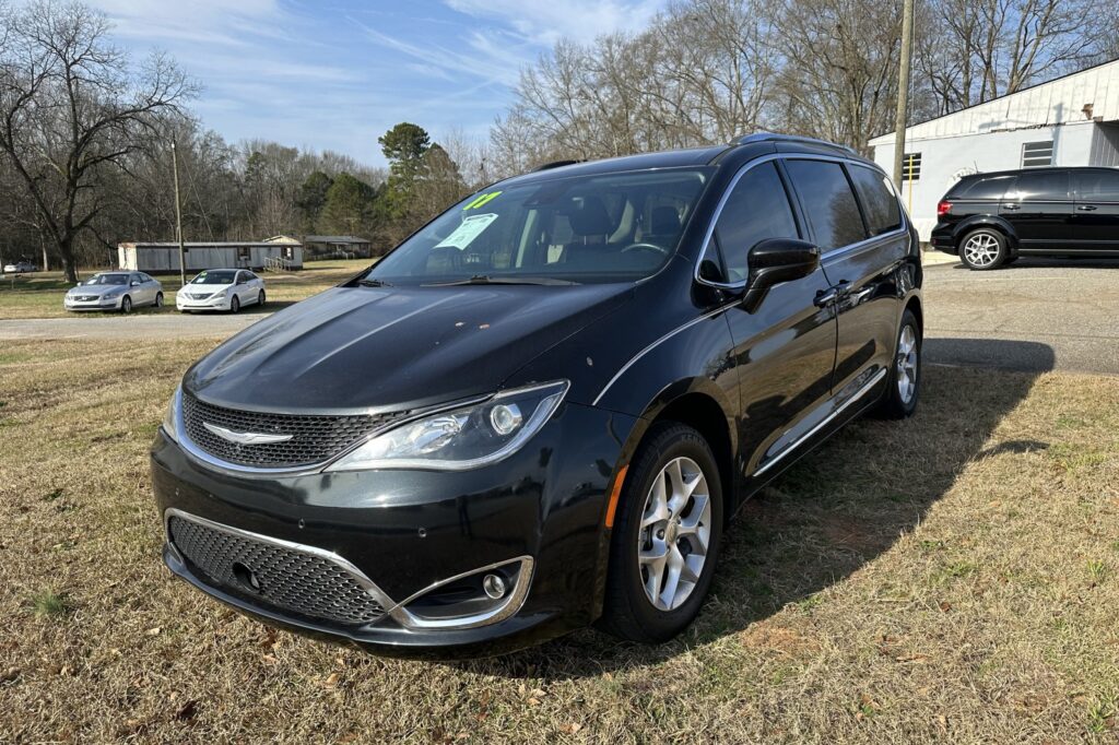 2017 CHRYSLER PACIFICA TOURING L P