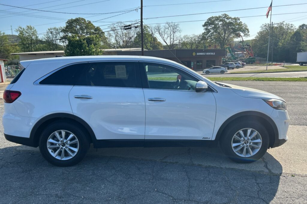 2019 KIA SORENTO LX; L L