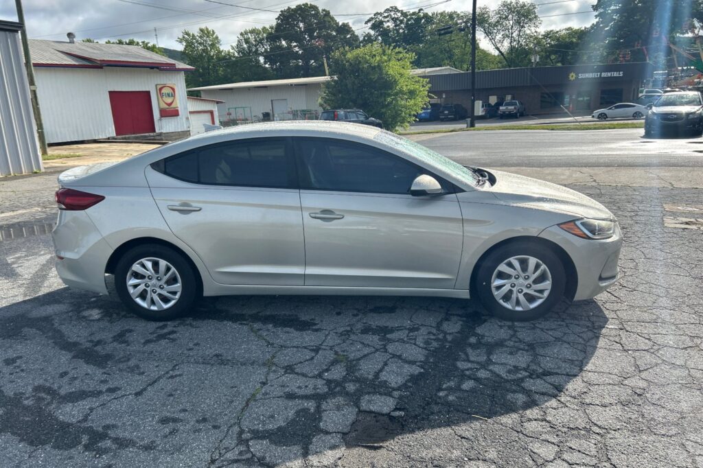 2017 HYUNDAI ELANTRA