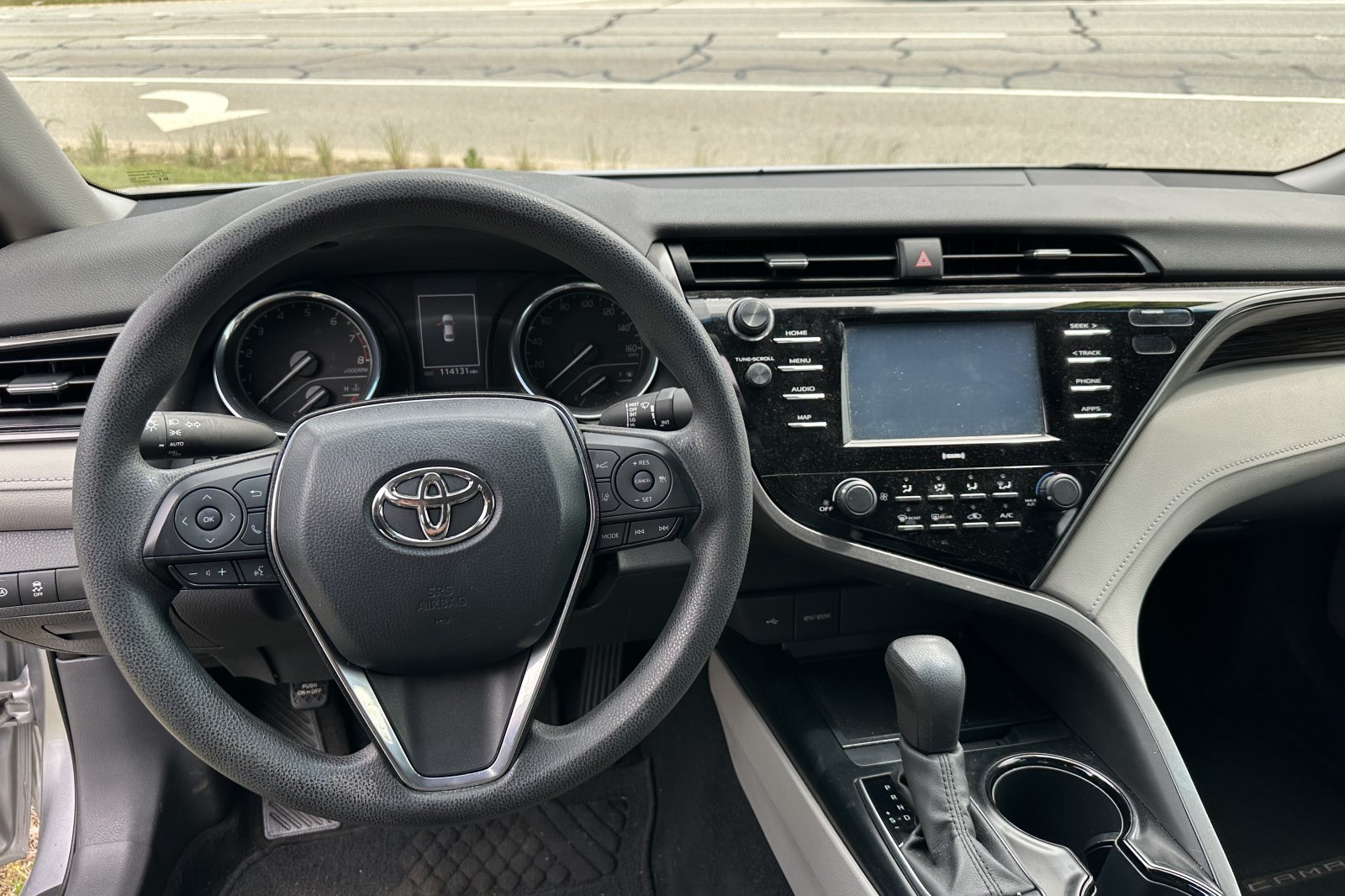 2020 Toyota Camry LE - Photo 11