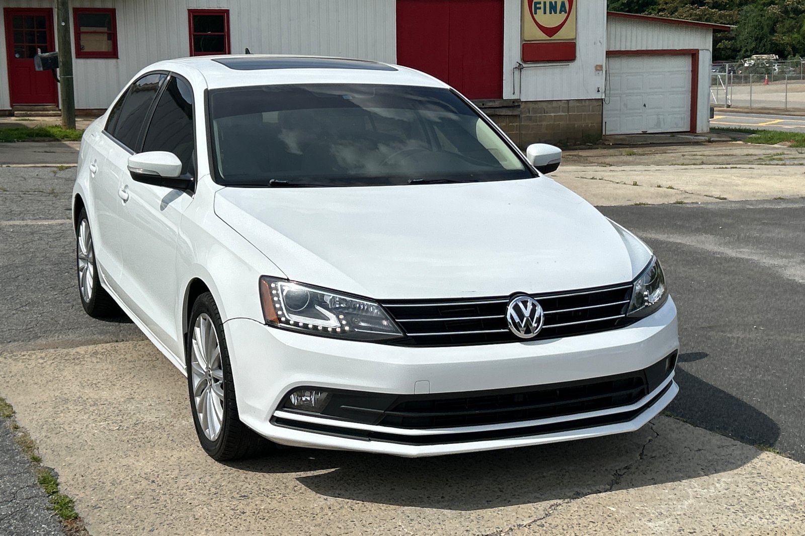 2016 Volkswagen Jetta 1.8T SEL Auto's photo